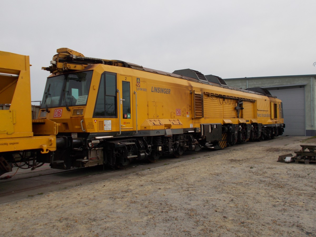 Am 07.Mai 2014 stand die Schienenfräsmaschine SF03 W-FFS Nr:97 33 07 005 18-9 in Bergen/Rügen.
