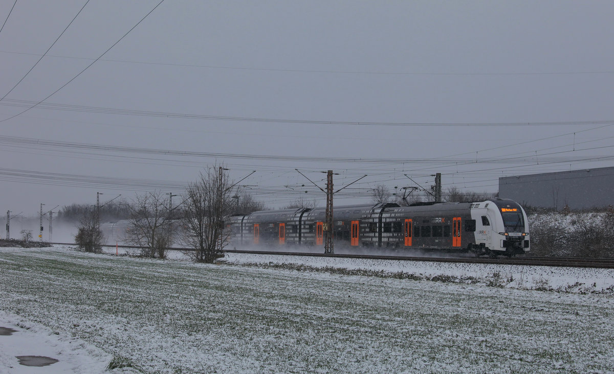 Am 08.02.2021 fuhren 462 015 und 462 055 als RE1 mit +48 nach Aachen Hbf durch Langenfeld-Berghausen. 