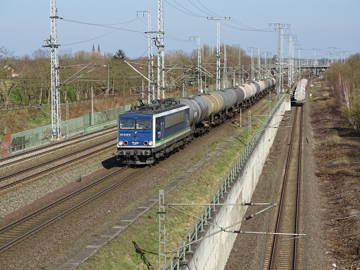 Am 08.04.2018 kam 155 048 (155 213) mit einem Kesselzug aus Richtung Magdeburg nach Stendal und fuhr weiter in Richtung Uelzen.