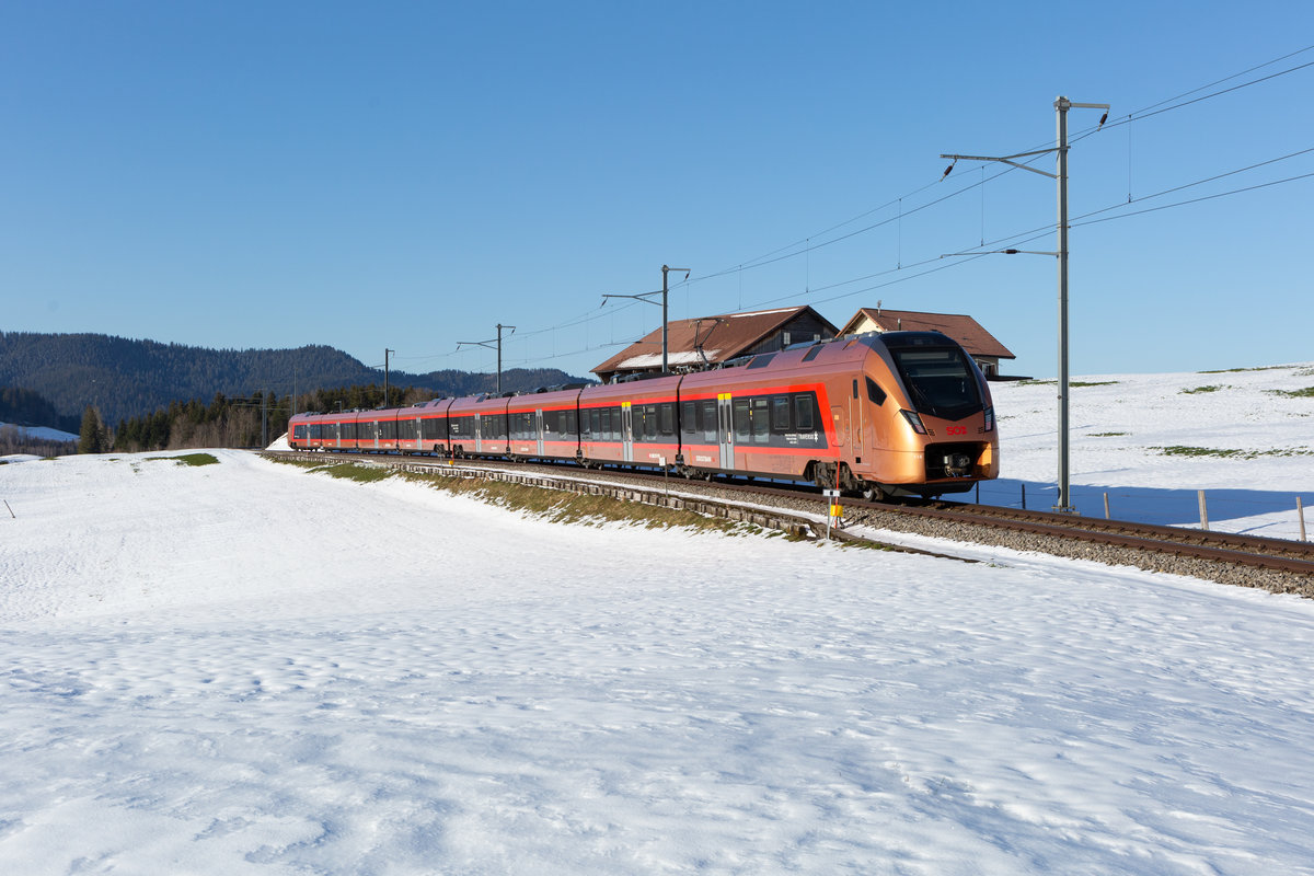 Am 08.04.2021 ist Traverso RABe 526 114 von Luzern nach St. Gallen unterwegs und konnte in Altmatt SZ aufgenommen werden.
