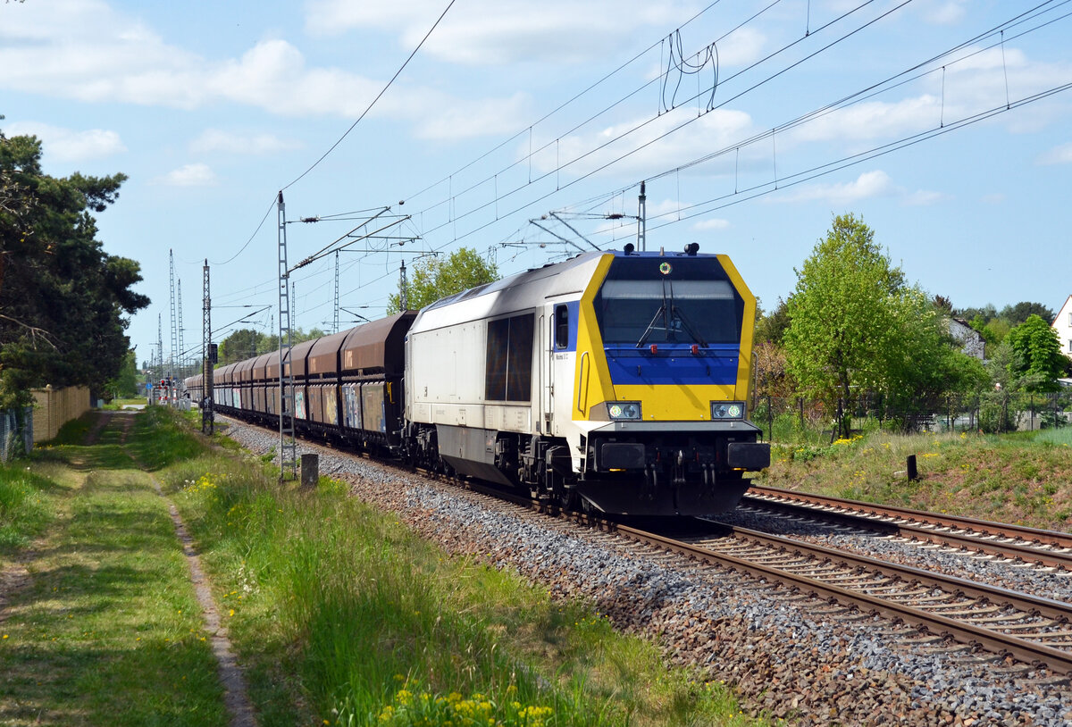 Am 08.05.22 bespannte 263 001 für die hvle einen Kalkzug von Blankenburg nach Spreewitz. Hier passiert die Maxima Wittenberg-Labetz Richtung Falkenberg(E).