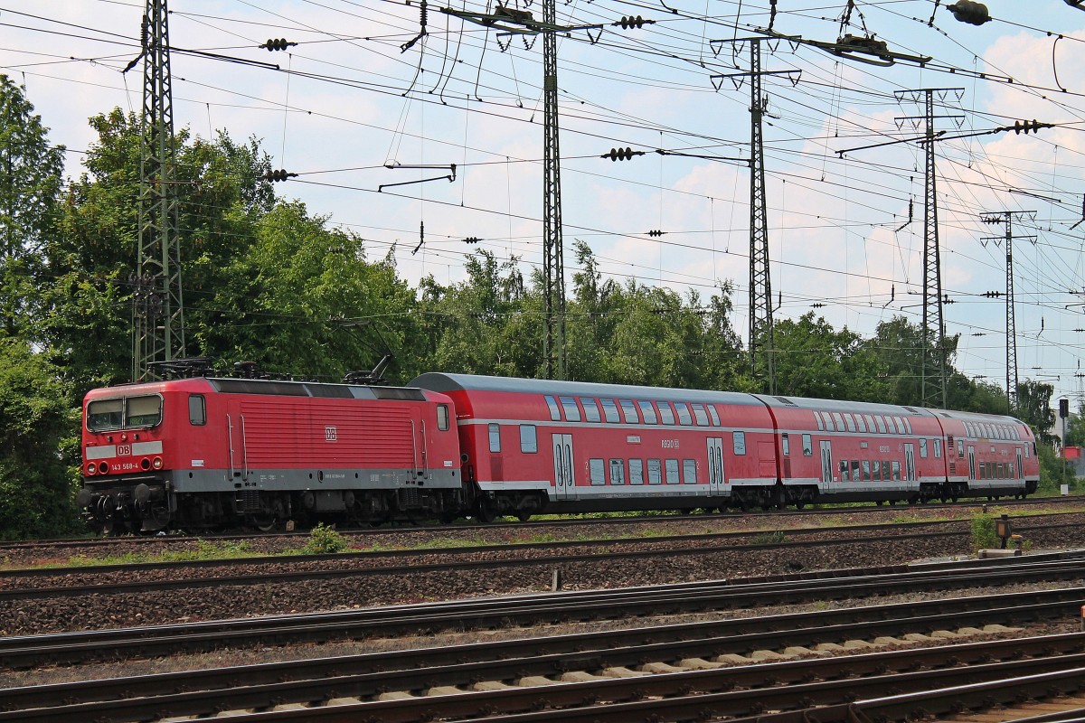 Am 08.06.2013 fuhr die Trierer 143 568-4 mit einer RB 27 (Kln Hbf - Koblenz Hbf) am Sommerfest des DB Museums in Koblenz-Ltzel vorbei.
