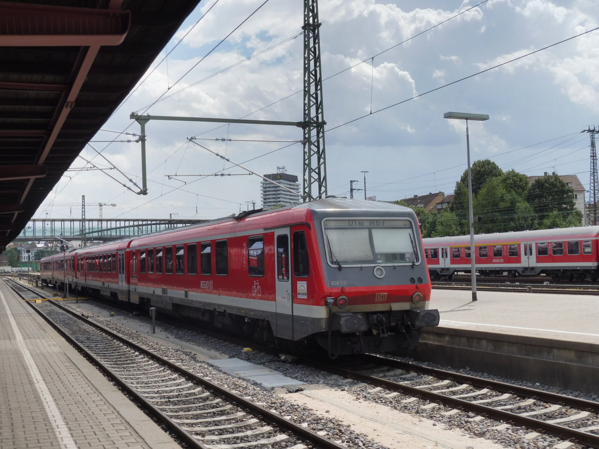 Am 08.07.17 standen 629 901 und 629 347 abfahrbereit als RE nach Sigmaringen in Ulm Hbf