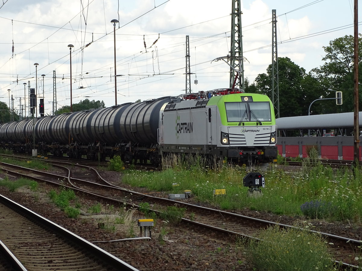 Am 08.07.2017 kam 193 781 mit einem Kesselzug aus Richtung Magdeburg nach Stendal. 