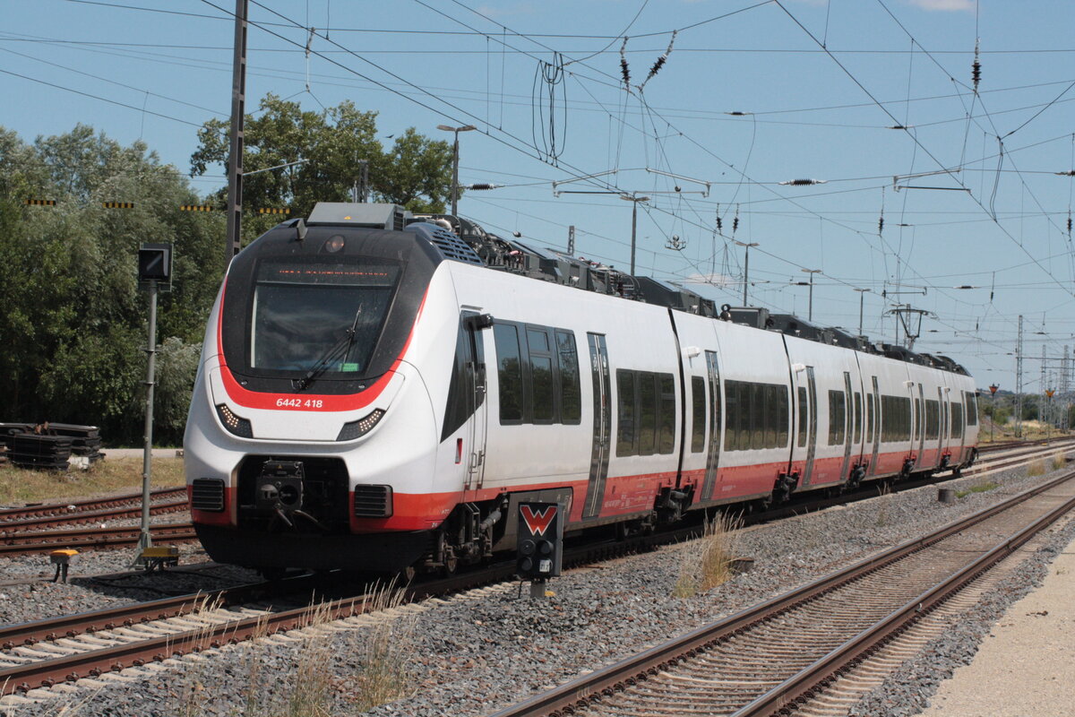 Am 08.07.2026 fuhr 6442 418 in den Bahnhof Berga Kelbra ein.