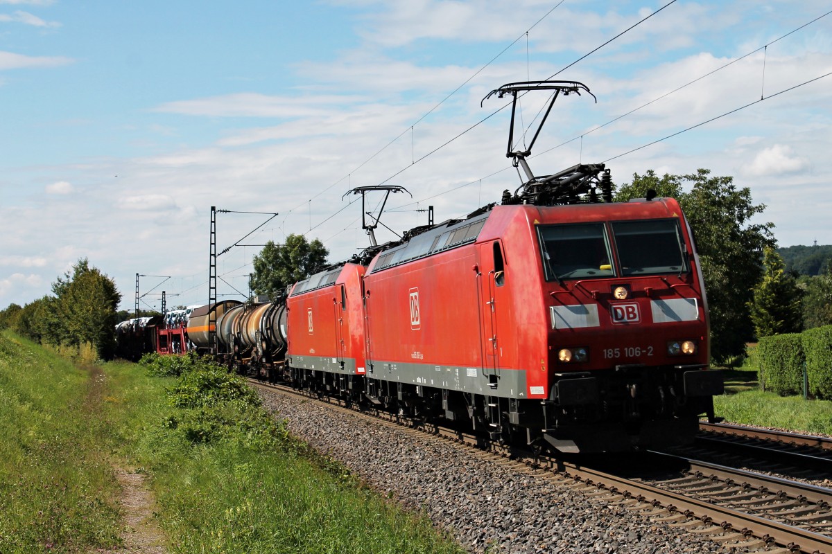 Am 08.08.2014 fuhr 185 106-2 zusammen mit 185 103-9 und einem gemischten Güterzug bei Kollmarsreute in Richtung Schweiz.