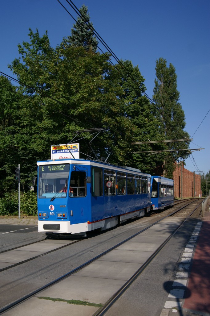 Am 08.08.2014 passierte T6A2 801 mit unbekanntem NB4 als Einrückfahrt die Heinkel-Mauer in Rostock.
