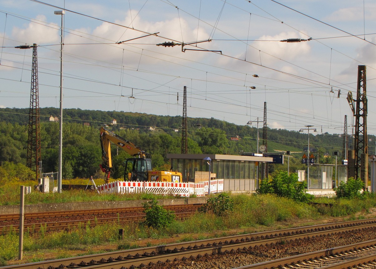 Am 08.09.2015 fanden vermutlich Bauarbeiten für den Bau eines Fahrstuhls am Bahnsteig 4 und 5 in Naumburg Hbf statt. Dieser würde dann auch einen behindertengerechten Zugang zu den Zügen der Burgenlandbahn ermöglichen.