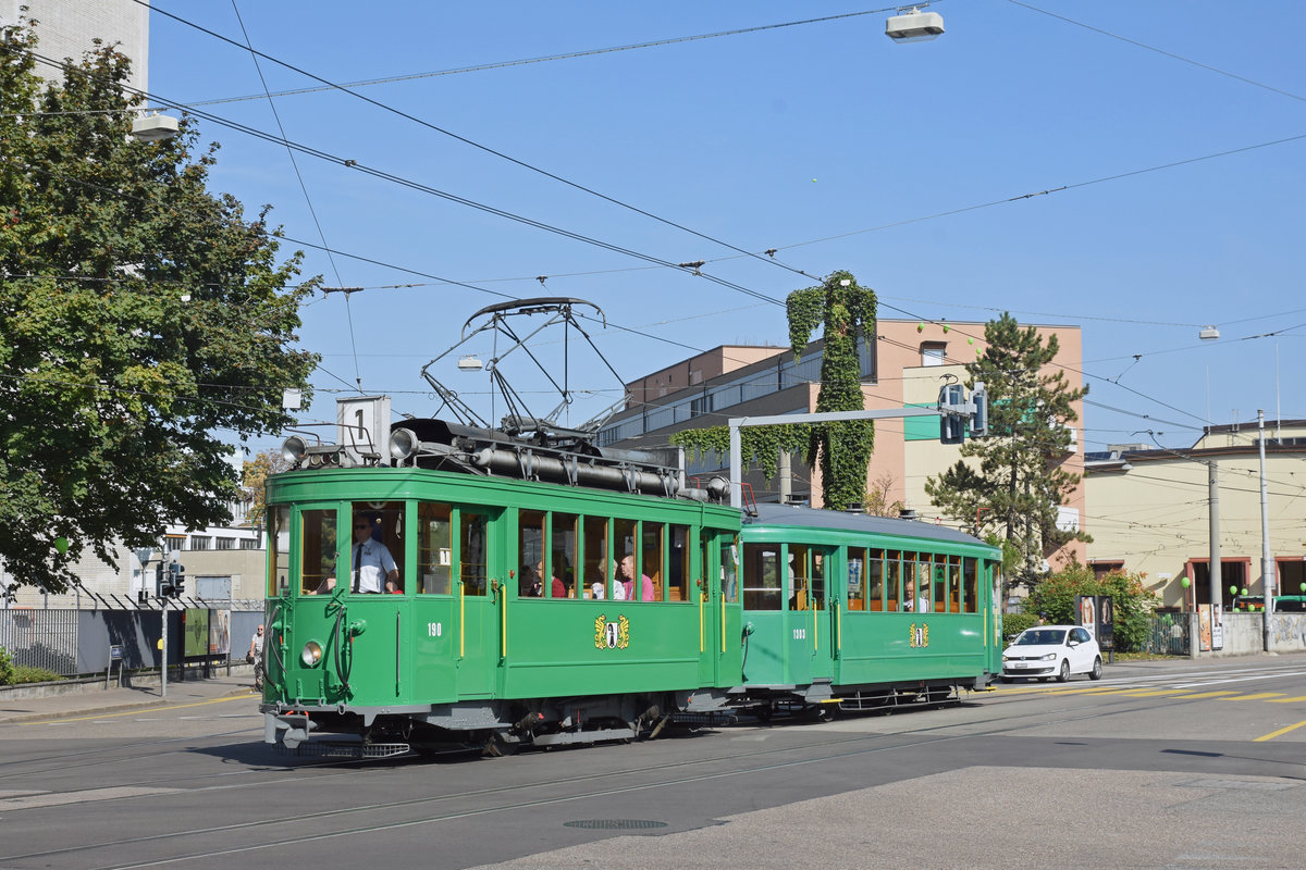 Am 08.09.2018 war in der Hauptwerkstatt Tag der offenen Tür. Der Tramclub Basel fuhr mit vier Kursen eine Oldtimer Linie. Hier fährt der Be 2/2 190 zusammen mit dem B3 1303 zur Haltestelle CIBA.