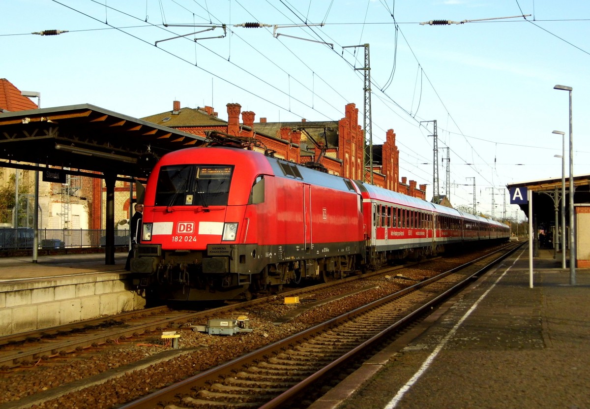 Am 08.11 .2015 stand  die 182 024-0   von der DB in Stendal .