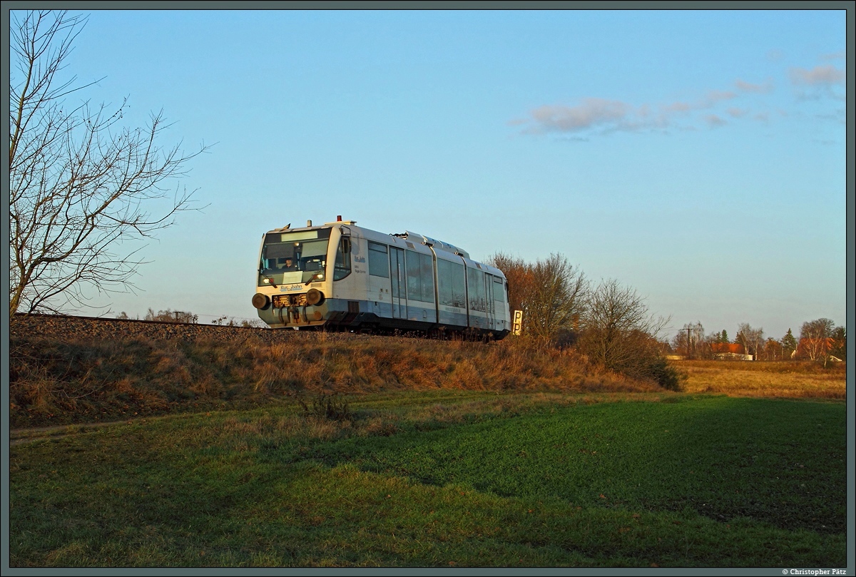 Am 08.12.2014 verlässt 654 014 der Rurtalbahn im letzten Tageslicht als VE 81202 Pretzsch Richtung Bad Schmiedeberg. Zum Jahresende 2014 wird der Personenverkehr auf der Heidebahn endgültig eingestellt.
