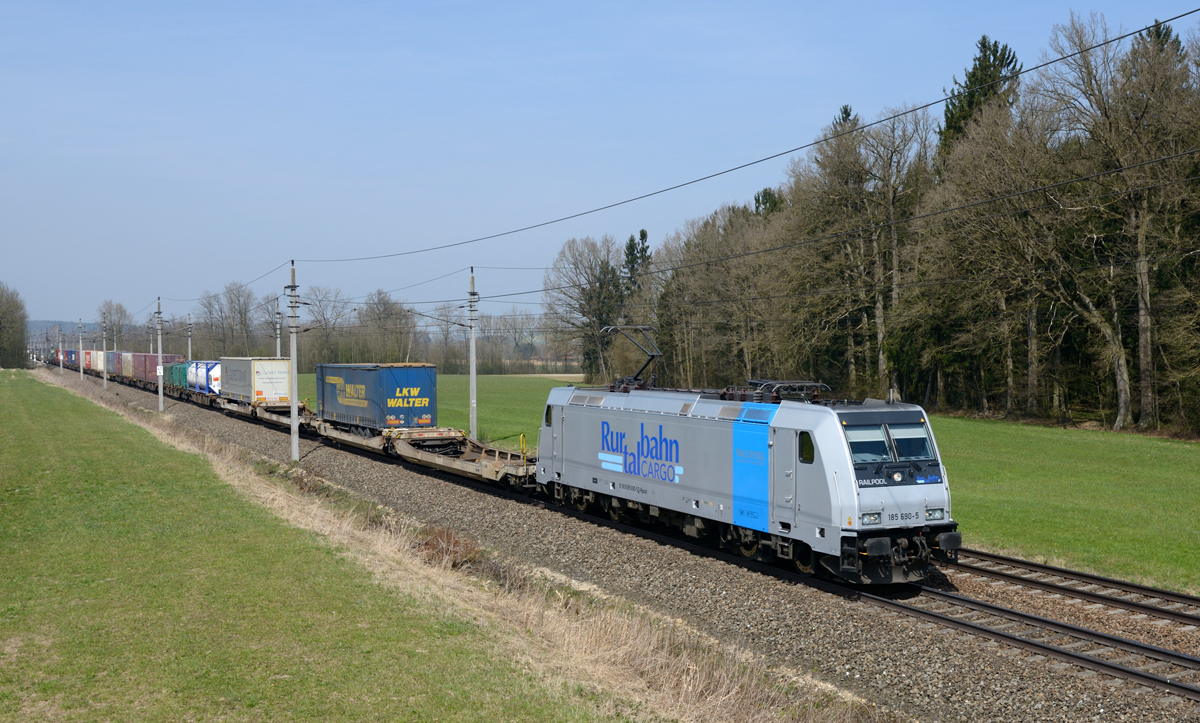
Am 09. April 2015 war die RTB-Cargo 185 690 mit dem LTE-Zug 41157 unterwegs, und wurde von mir bei Andorf fotografiert.