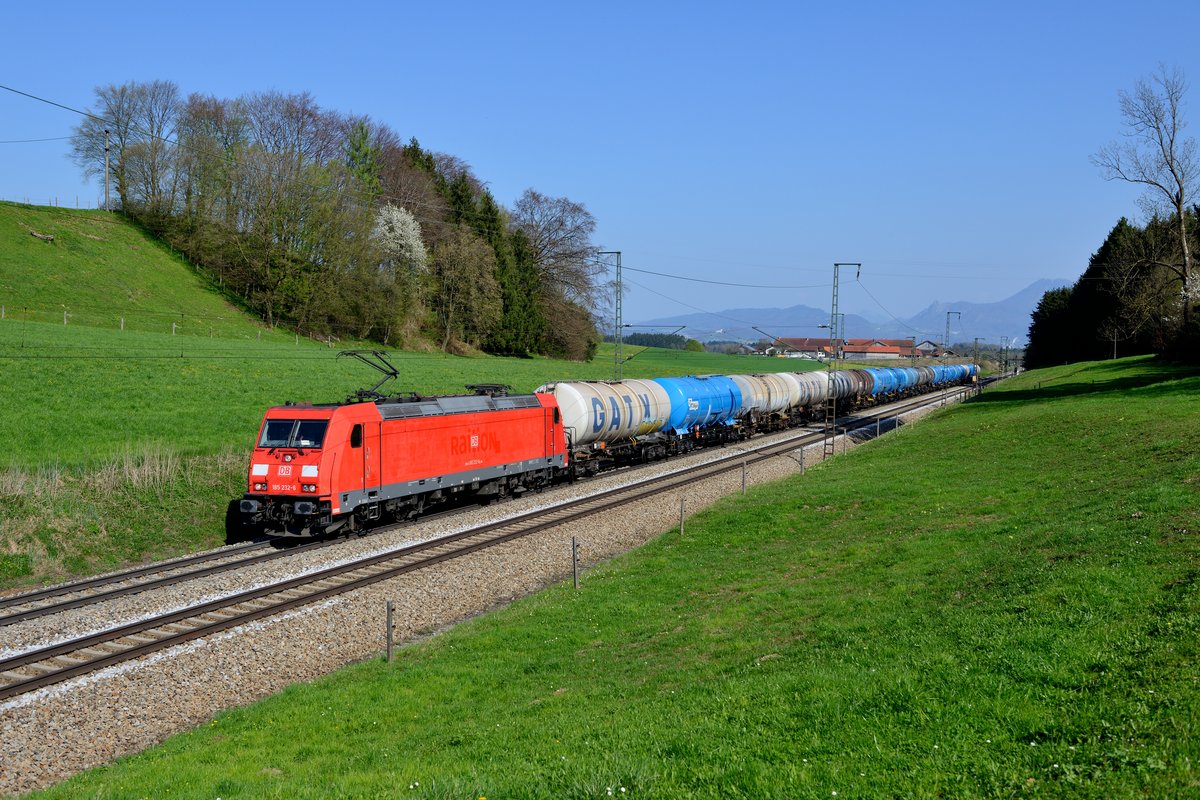 Am 09. April 2017 wurde der GC 47154, geführt von 185 232, ebenfalls über Freilassing umgeleitet. Bei Straß gelang die Aufnahme des Kesselwagenzuges.
 