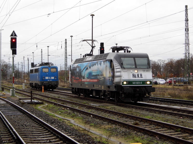 Am 09.01.2015 standen die 140 037-1 und   die 145 023-6 von der Press in Stendal .