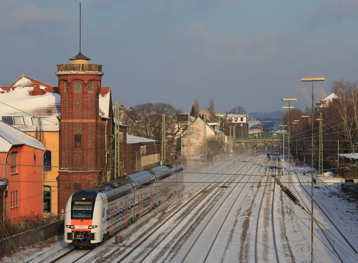 Am 09.02.2021 fuhr 462 028 als RE4 nach Aachen Hbf durch Wuppertal-Unterbarmen. 