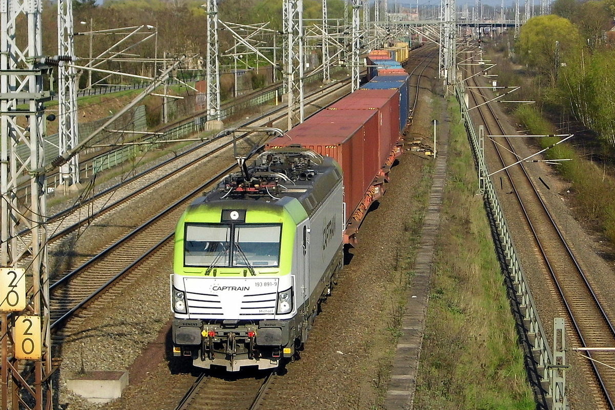 Am 09.04.2017 kam die 193 891-9 [Name: Michael] von CAPTRAIN aus Richtung Stendal und fuhr weiter in Richtung Salzwedel .