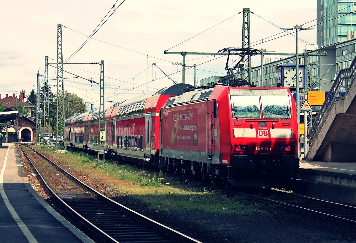 Am 09.05.2013 schob 146 115  Baden-Wrttemberg erfahren  (BW Freiburg) die RB 26938 von Neustadt (Schwarzw.) in die Endhaltestelle Freiburg (Brsg) Hbf.