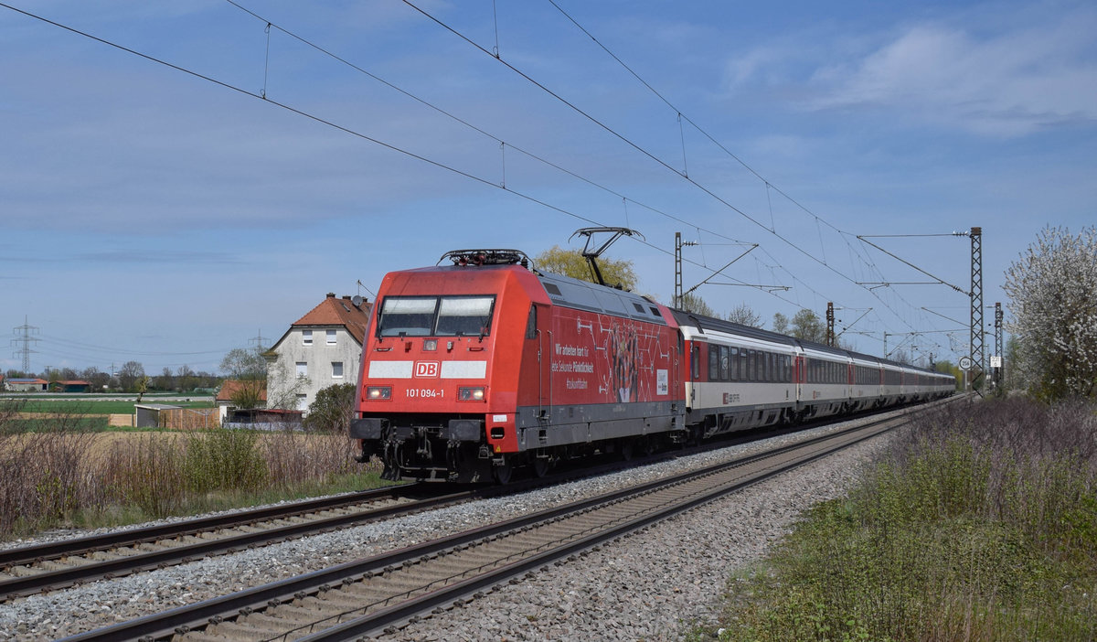 Am 09.05.2018 war 101 094  Zukunft Bahn  mit dem EC 9 unterwegs, hier kurz vor dem Ziel in Buggingen.