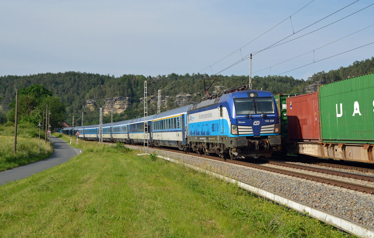 Am 09.06.19 führte 193 298 den EC 177 durch Strand Richtung Tschechien.