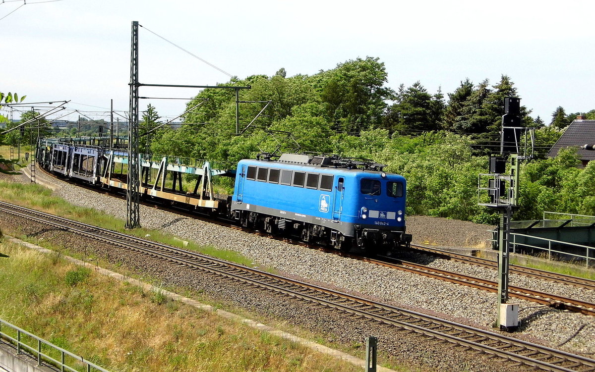 Am 09.06.2017 kam die 140 042-4 von der PRESS aus Richtung Wittenberge und fuhr nach Stendal .