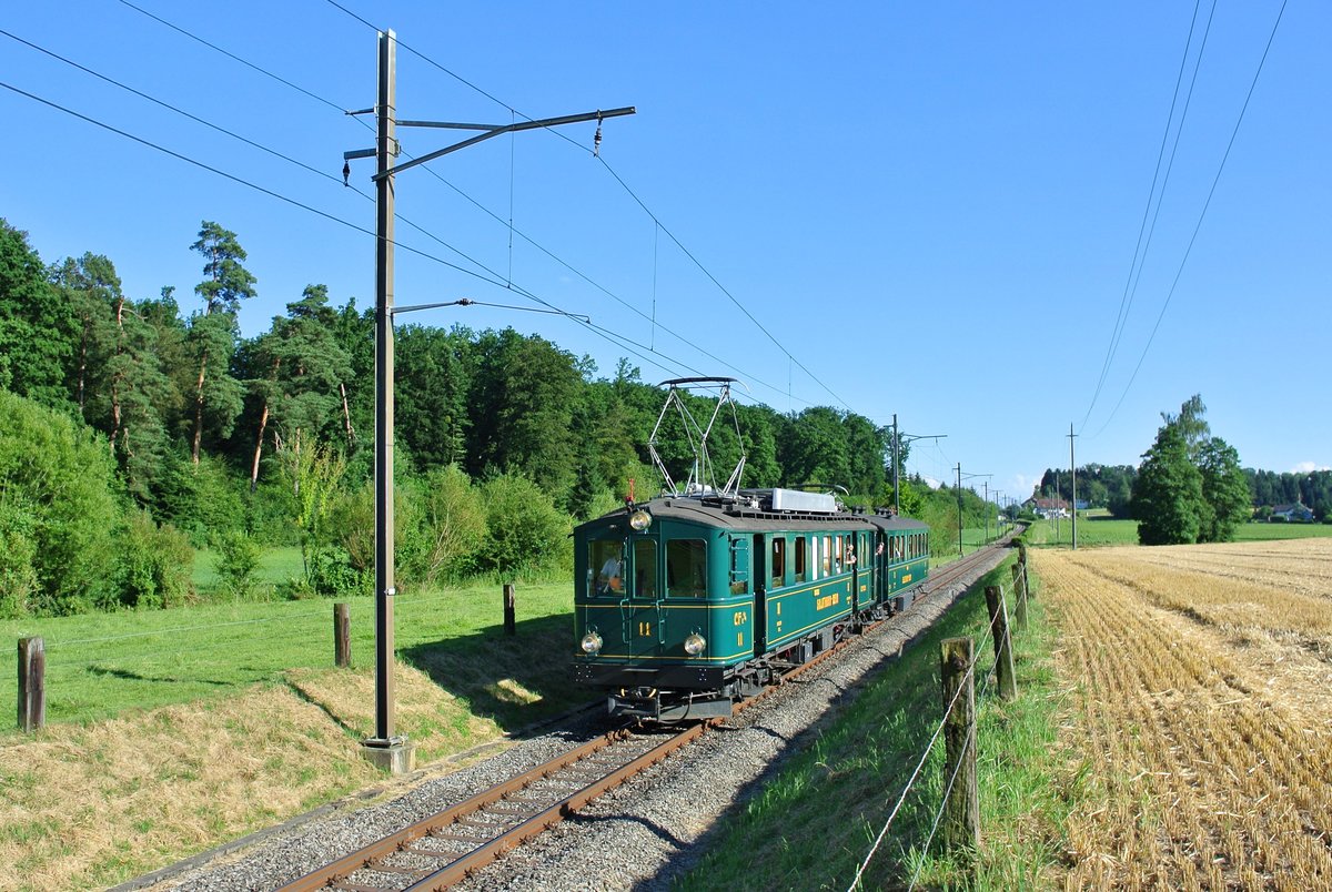 Am 09.07.2016 verkehrte der Historische Hoschtet Schngg wieder einmal als Extrazug auf seiner langjhrigen Stammstrecke: Cfe 4/4 Nr, 11 und C4 Nr. 61 bei Lohn-Lterkofen.