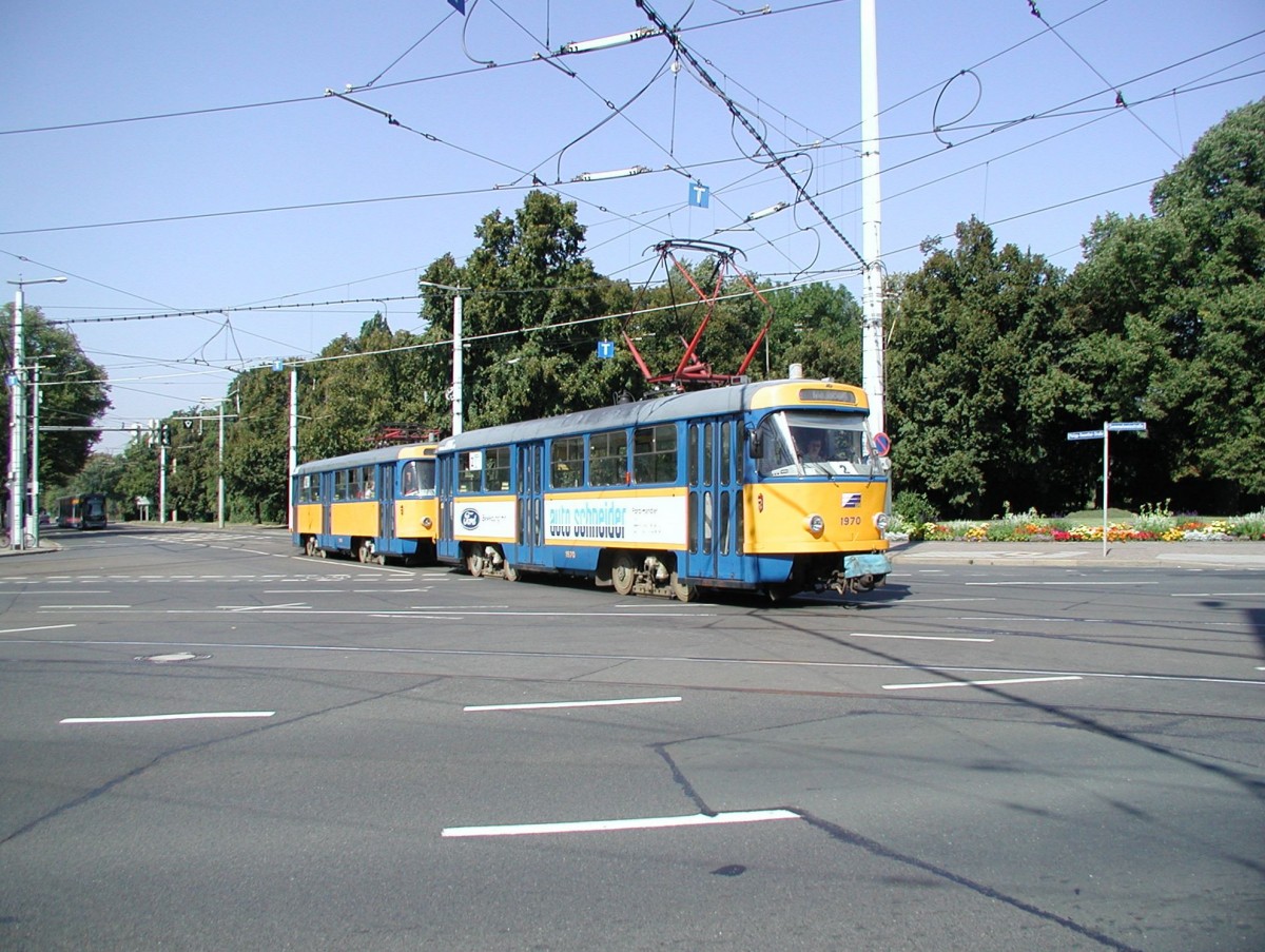 Am 09.08.2005 ist T4D Nr, 1970 auf Linie 2 kurz vor der Haltestelle Deutsche Bcherei unterwegs.