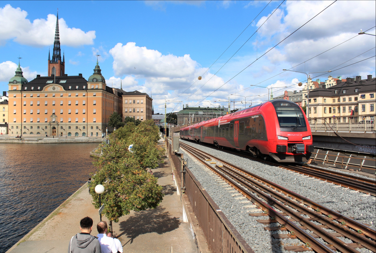 Am 09.09.2018 machst sich ein roter Flirt von mtr Express auf den Weg von Stockholm nach Göteborg.