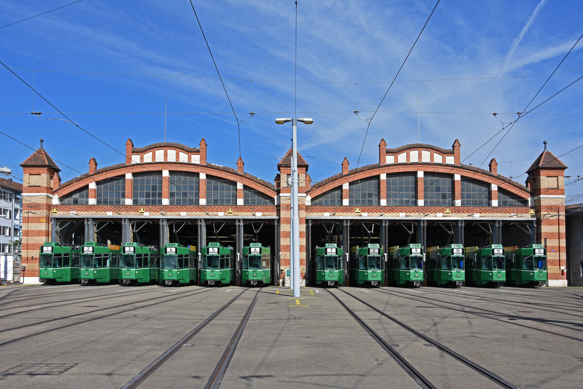 Am 09.10.2022 fand eine Cornichon Parade beim Depot Wiesenplatz statt, die vom Tramclub Basel organisiert wurde. Es waren die folgenden Be 4/4 aufgestellt (von Gleis 1 - 12) 477, 478, 485, 486, 491, 492, 494, 495, 499, 500 und 502.
