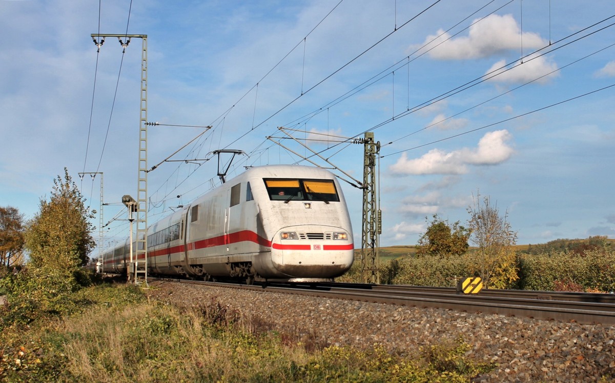 Am 09.11.2013 fuhr 401 003-9  Neu-Ilsenburg  auerplanmig als ICE 75 (Hamburg-Altona - Zrich HB) durch Mllheim (Baden) gen Basel.