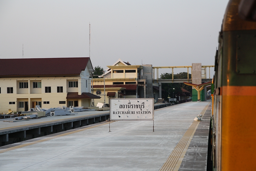 Am 09.Dezember 2023 war die, infolge des 2 gleisigen Ausbau der Southern Line neu errichteten Ratchaburi Station schon teilweise in Betrieb.