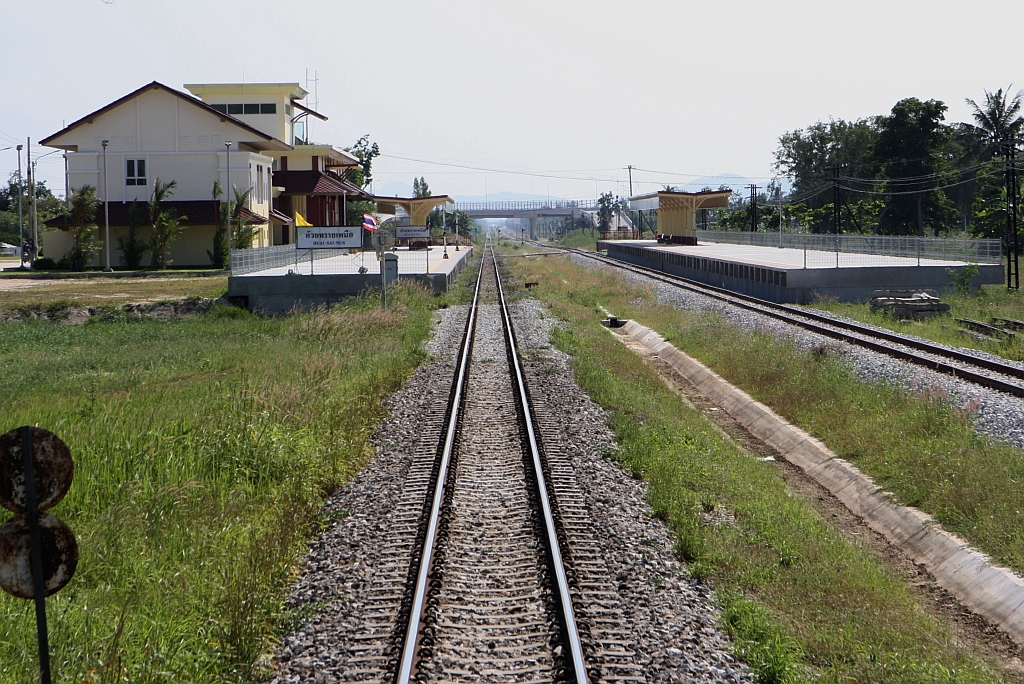 Am 09.Dezember 2023 war in der Hua Sai Nua Station der 2 gleisigen Ausbau der Southern Line schon abgeschlossen und die neue Station in Betrieb.