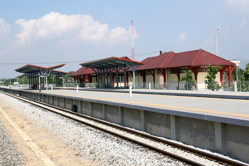 Am 09.Dezember 2023 war in der Kui Buri Station der 2 gleisigen Ausbau der Southern Line schon abgeschlossen und die neue Station in Betrieb.

