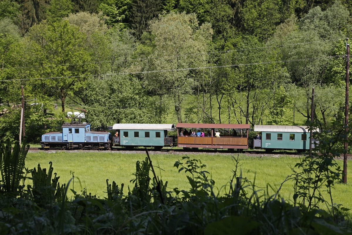 Am 09.Mai.2015 fand die Saisoneröffnung der Breitenauerbahn für dieses Jahr statt. Die E3 pendelte an diesem Tag fünfmal durch das Breitenauertal, hier zu sehen im Roßgraben.
