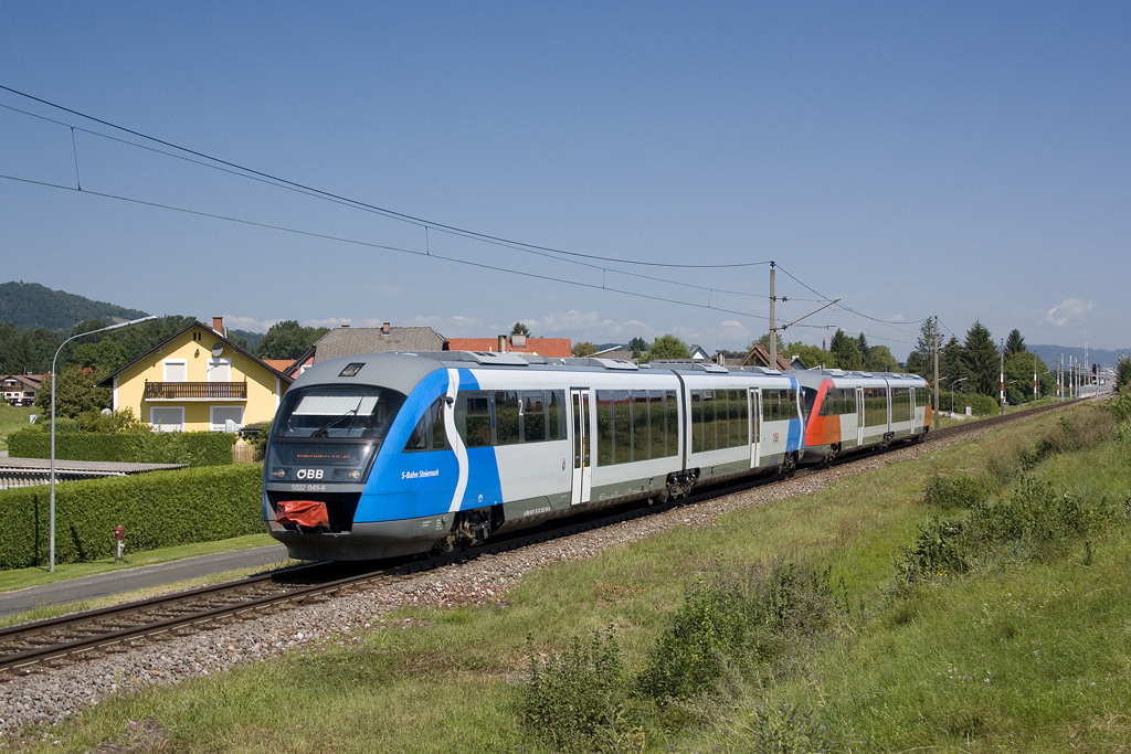 Am 1. August 2012 ist 5022 045 sowie ein weiterer 5022 als SB 4109 bei Wagna unterwegs.