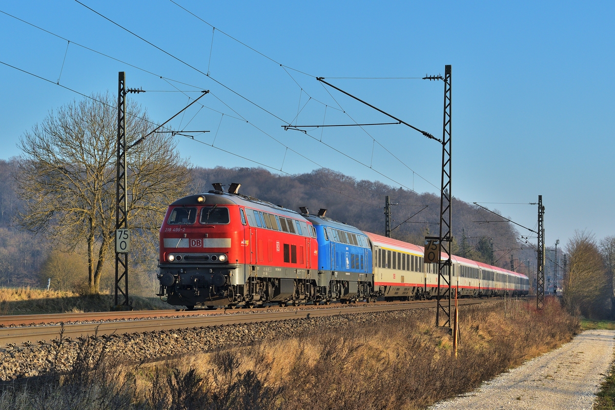 Am 1. Januar 2020 bespannen 218 499 und 218 055 (218 458) von Press IC 118 bis Stuttgart Hbf. Aufgenommen zwischen Westerstetten und Lonsee.
