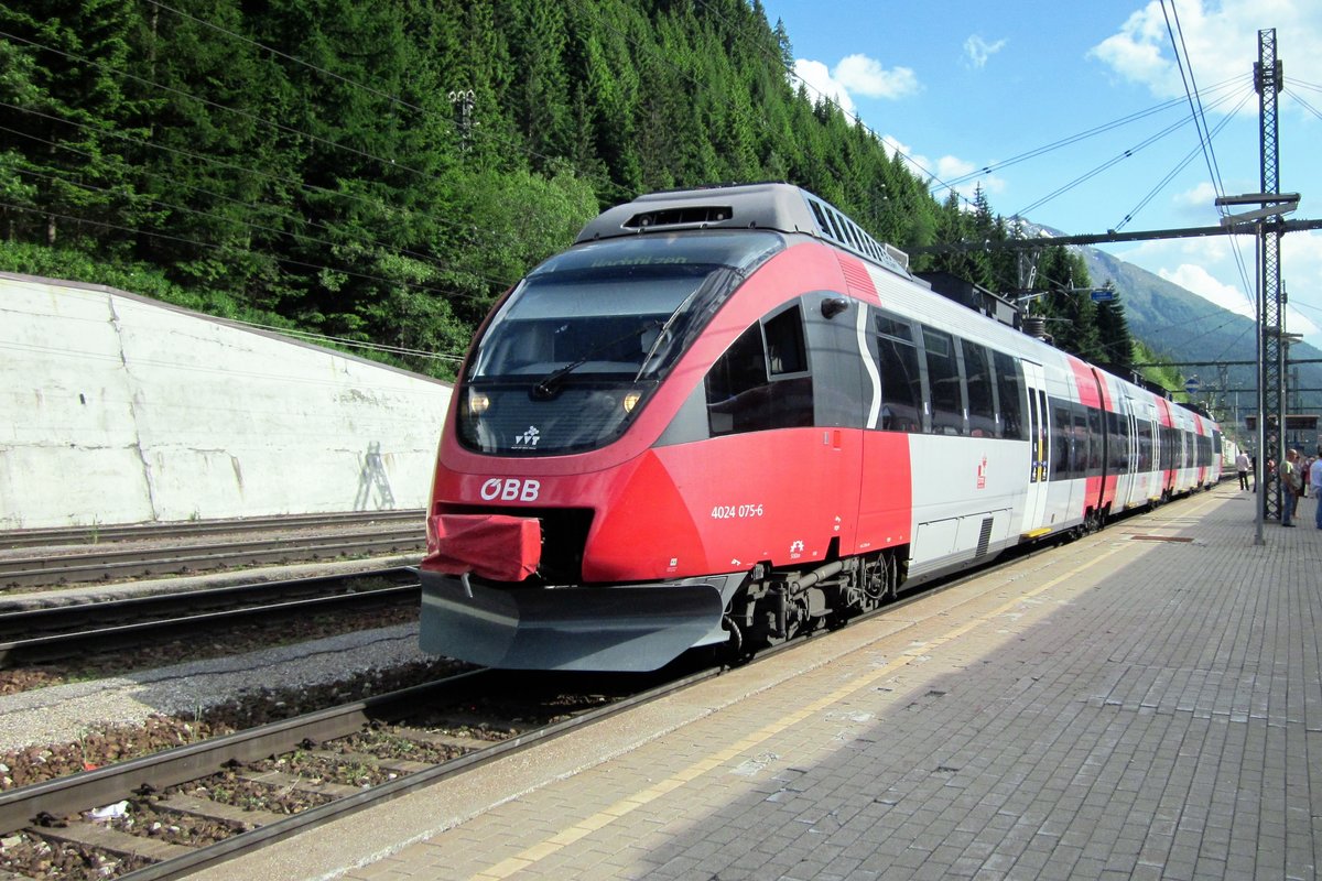 Am 1 Juli 2013 steht ÖBB 4024 075 in Brennero.