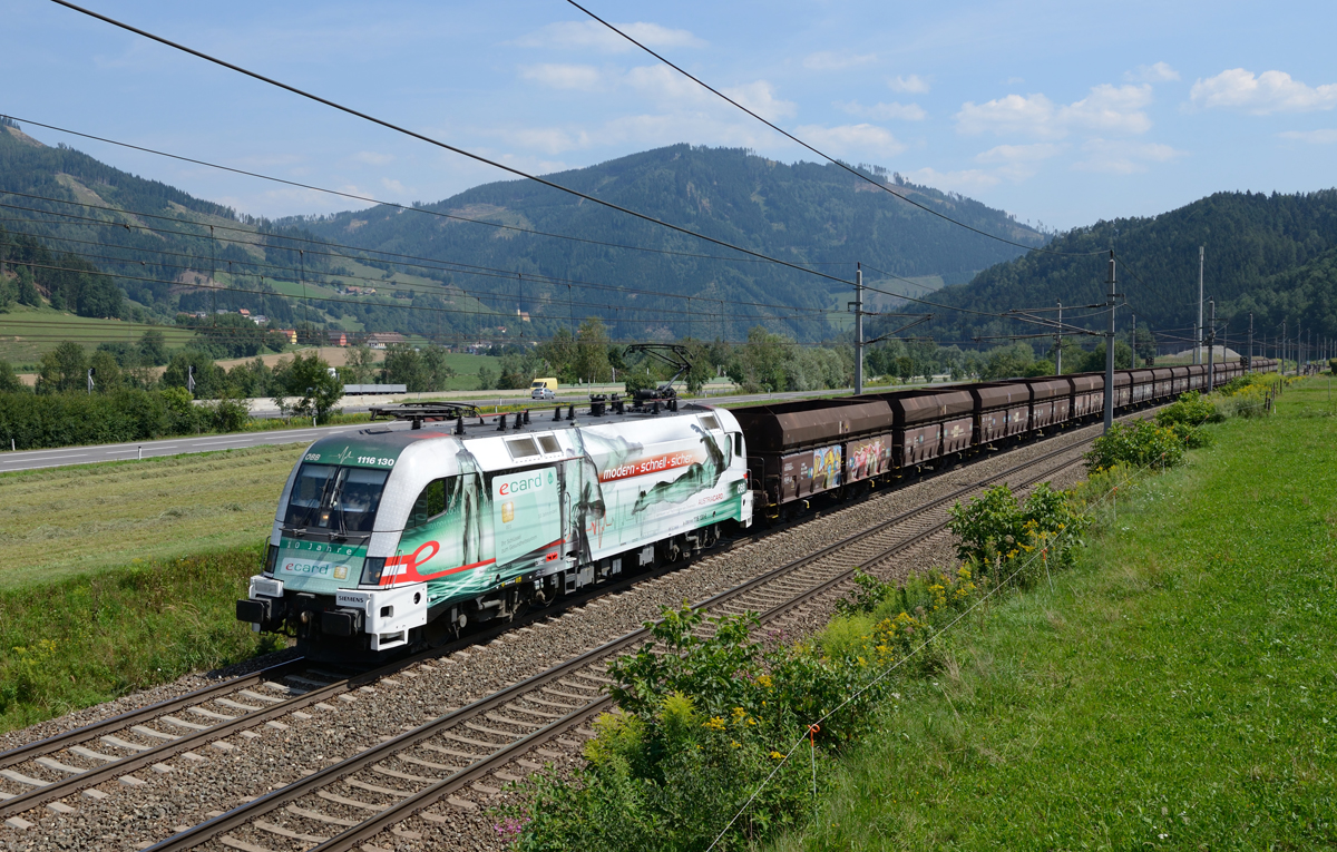 Am 10. August 2015 war die 1116 130  E-Card  mit dem 57678 von Retznei nach Donawitz unterwegs und wurde von mir in Waltenbach bei Niklasdorf fotografiert. 