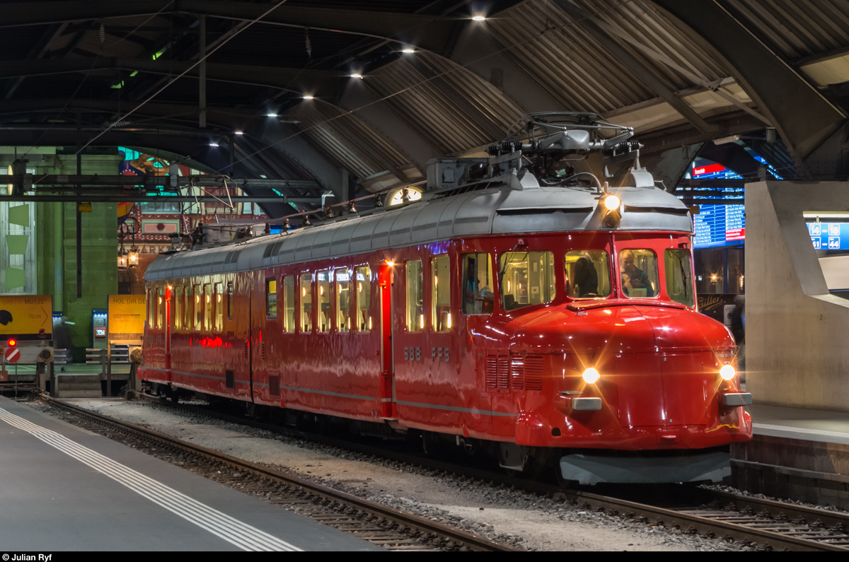 Am 10. Dezember 2015 konnte der Churchill-Pfeil der SBB im Zürcher Hauptbahnhof besichtigt werden.