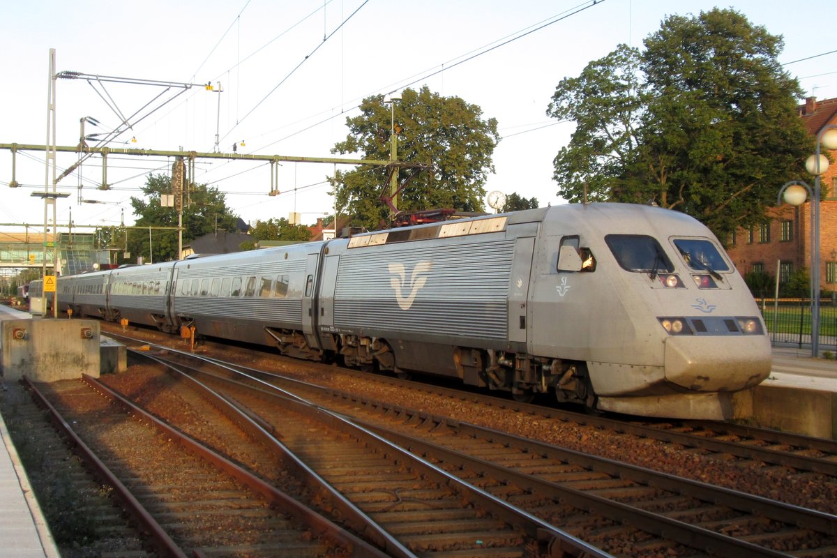 Am 10 September 2015 verlässt X-2021 Hallsberg.