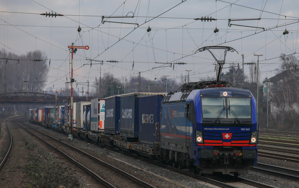 Am 10.01.2021 zog SBBC 193 522`Elbe´ einen Hupac-KV richtung Köln durch Düsseldorf-Rath. 