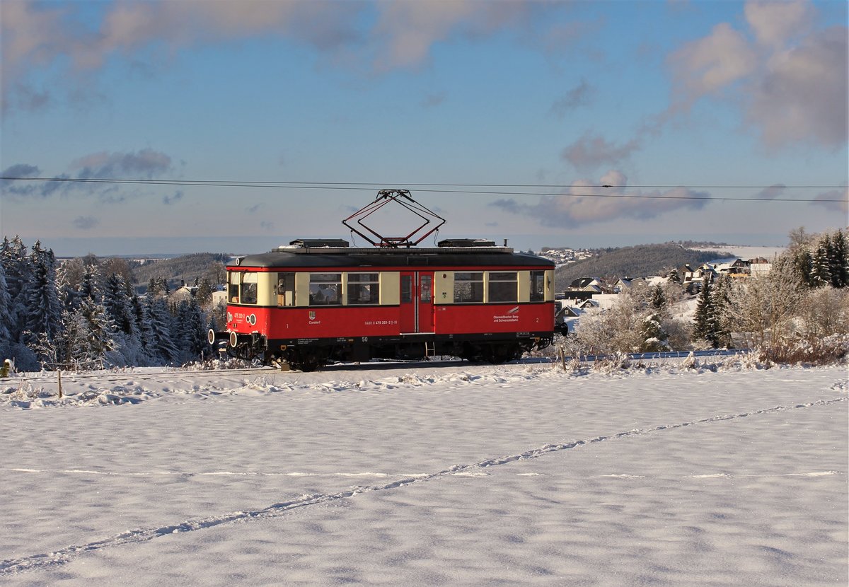 Am 10.01.21 wurde die Thüringer Bergbahn besucht. Es ging an die Flachstrecke Lichtenhain-Cursdorf. 479 203 hatte Dienst und ist bei Lichtenhain Richtung Cursdorf zu sehen.