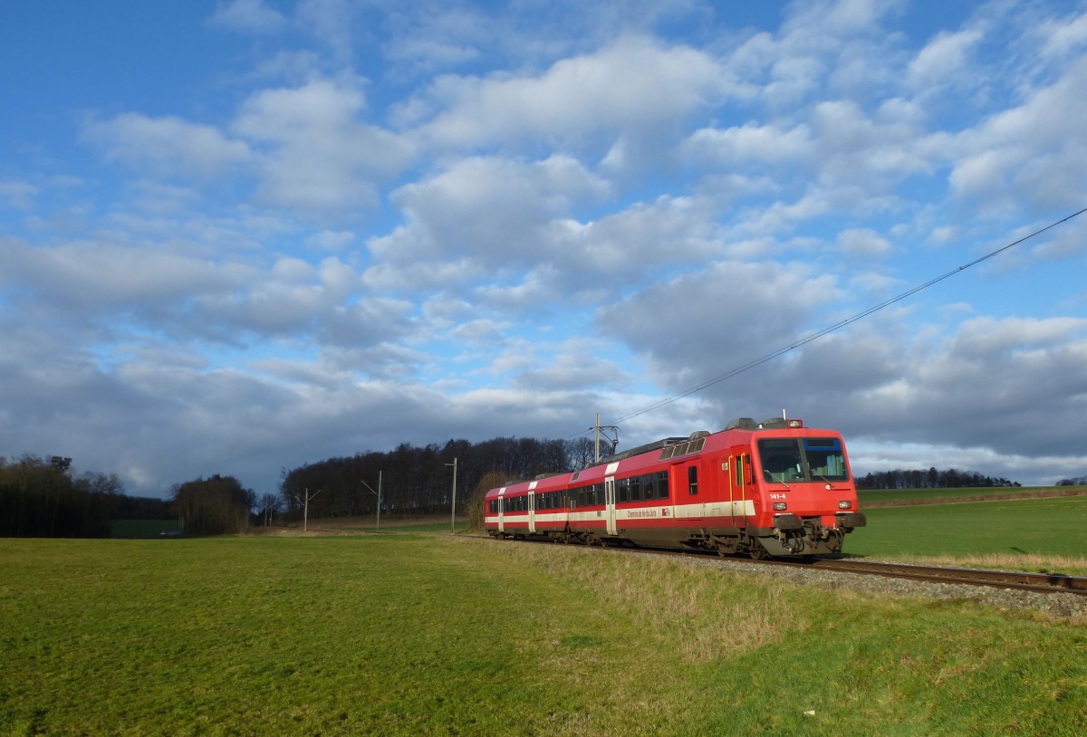 Am 10.02.2016 verkehrt der RBDe 141-4 und der Bt 941-4 von Porrentruy nach Bonfol. Zwischen Vendlincourt und Alle. 