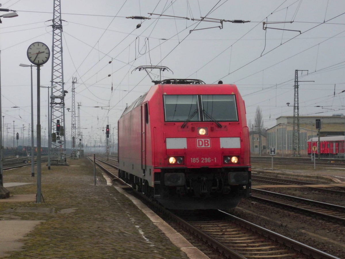 Am 10.03.2016 kam 185 296 Lz aus Richtung Wittenberge nach Stendal und fuhr weiter in Richtung Magdeburg.