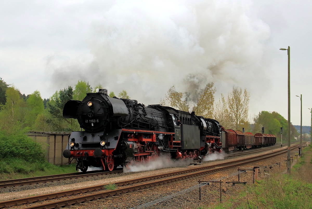 Am 10.04.2014 fahren 41 1150-6 und 41 1144-9 mit dem DGz 91679 aus Marksuhl nach Eisenach aus