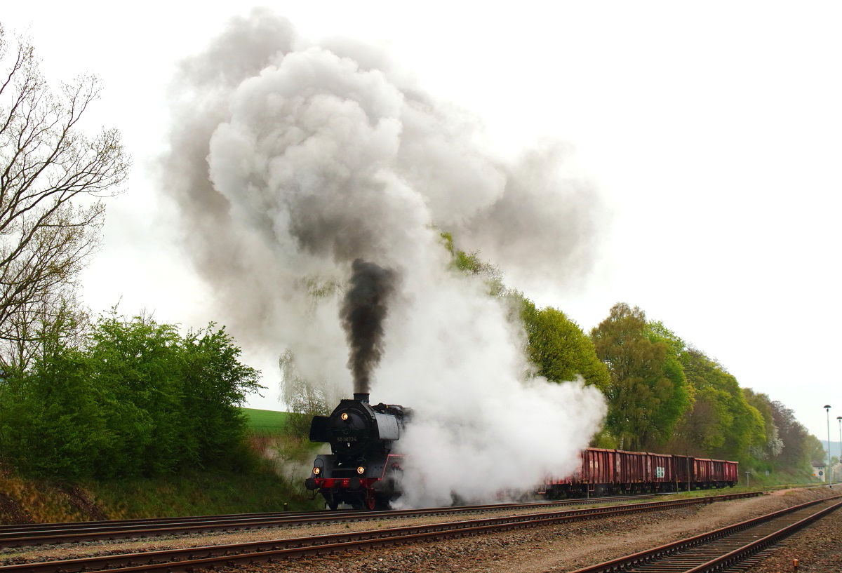 Am 10.04.2014 verlässt 50 0072-4 mit DGz 91675 den Bahnhof Marksuhl
