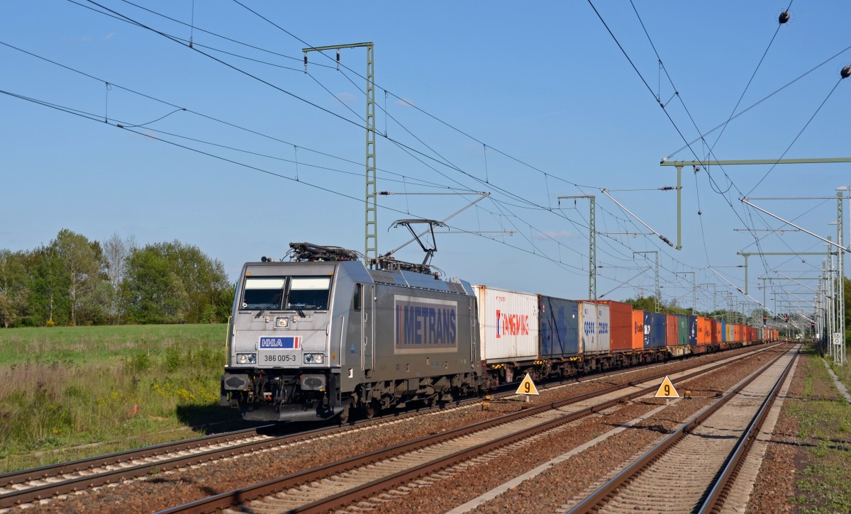 Am 10.05.15 zog 386 005 einen Containerzug durch Rodleben Richtung Magdeburg.