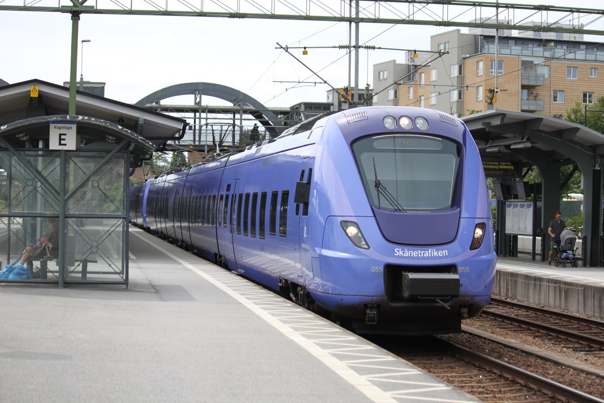 Am 10.07.2017 verlässt ein Pågatåg den Bahnhof Lund C in Richtung Höör.