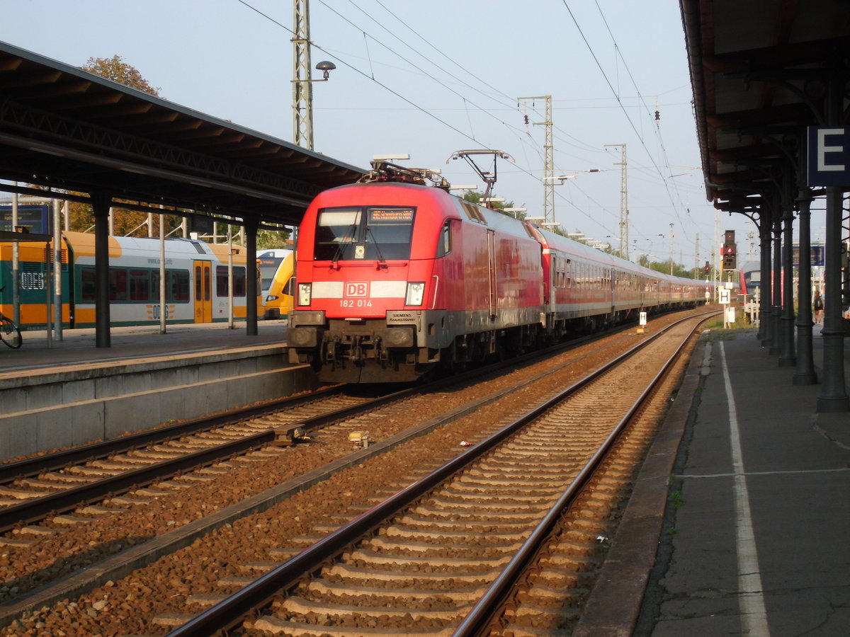 Am 10.09.2016 kam 182 014 mit ihrem IRE aus Berlin nach Stendal und fuhr weiter in Richtung Hamburg.