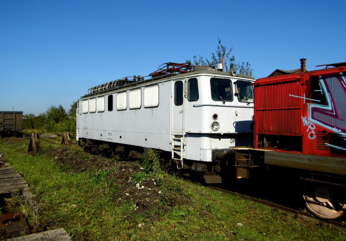 Am 10.10.2015 Herbstfest im Lokschuppen Wittenberge stand die 142 132-0 DP 53 von der EGP. 