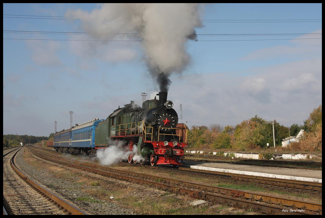 Am 10.10.2016 wartete ich im Bahnhof Ladyschyn auf unseren Sonderzug, der bespannt mit SU 51-86 hier vormittags ankommt.